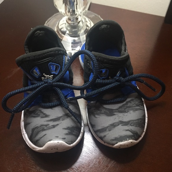 Boys tennis shoes - Picture 3 of 3